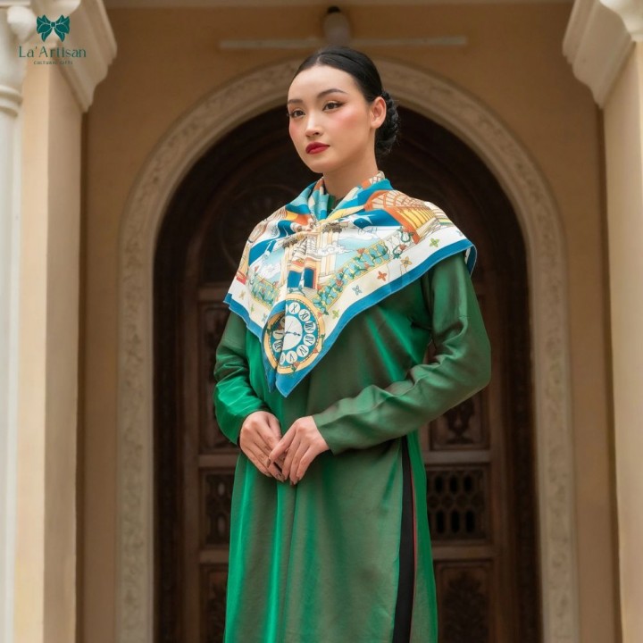 Double-sided printed silk scarf with the Saigon Architecture pattern (Size 70*70cm : 749,000vnd)